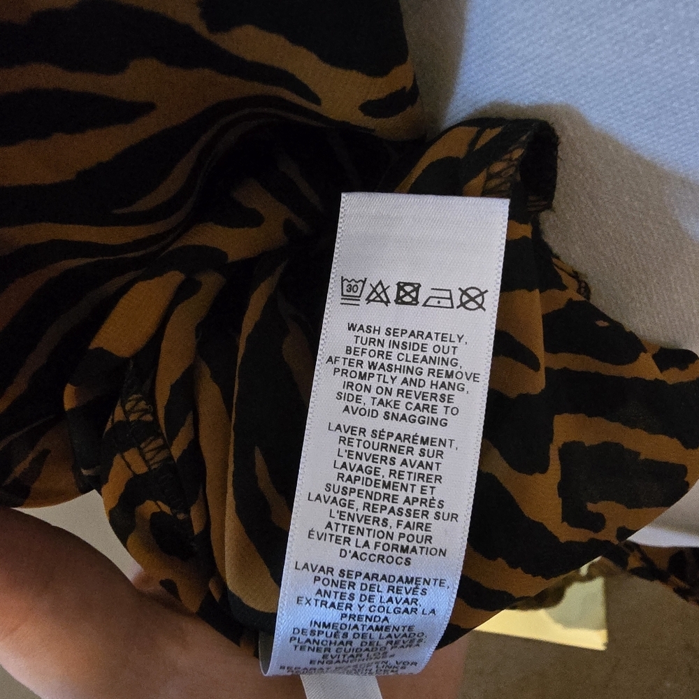 AOSO | US 14 | Tiger Print Open Back Blouse With Tie Closure - Picture 13 of 15